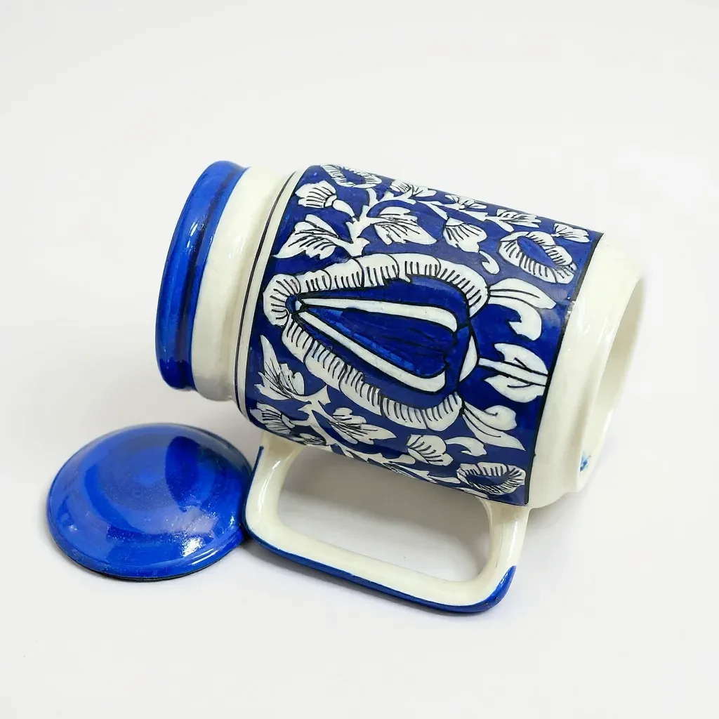 Harmiche Blue Blossom – Artisanal Ceramic Mug with Lid (500 ml)