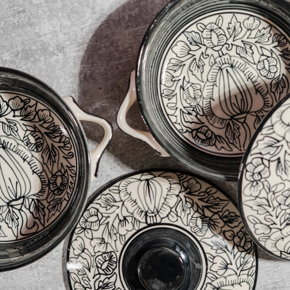 Monarca Ceramic Serving Bowls with Lids – Set of 2 (1000ml). Hand-painted floral design, microwave & dishwasher safe. Perfect for curries & biryani.