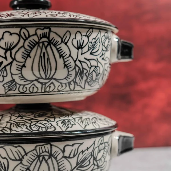 Monarca Ceramic Serving Bowls with Lids – Set of 2 (1000ml). Hand-painted floral design, microwave & dishwasher safe. Perfect for curries & biryani.
