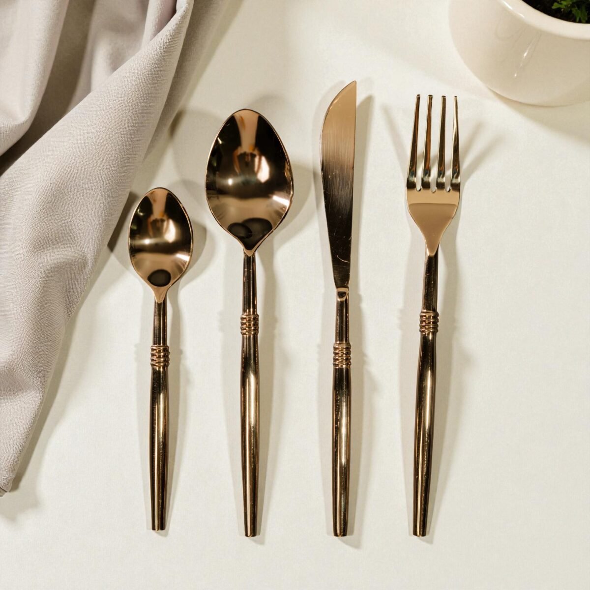 Harmiche Quad-Ring Gold 4-Piece Cutlery Set – Premium Stainless Steel Flatware