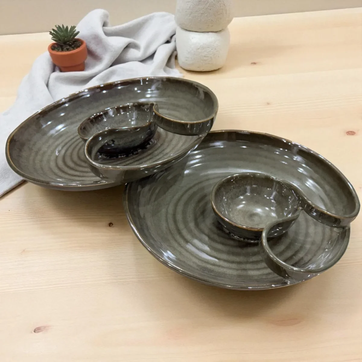 Earthen Swirl Ceramic Chip and Dip Plate – Set of 2 (7 Inch) by Harmiche