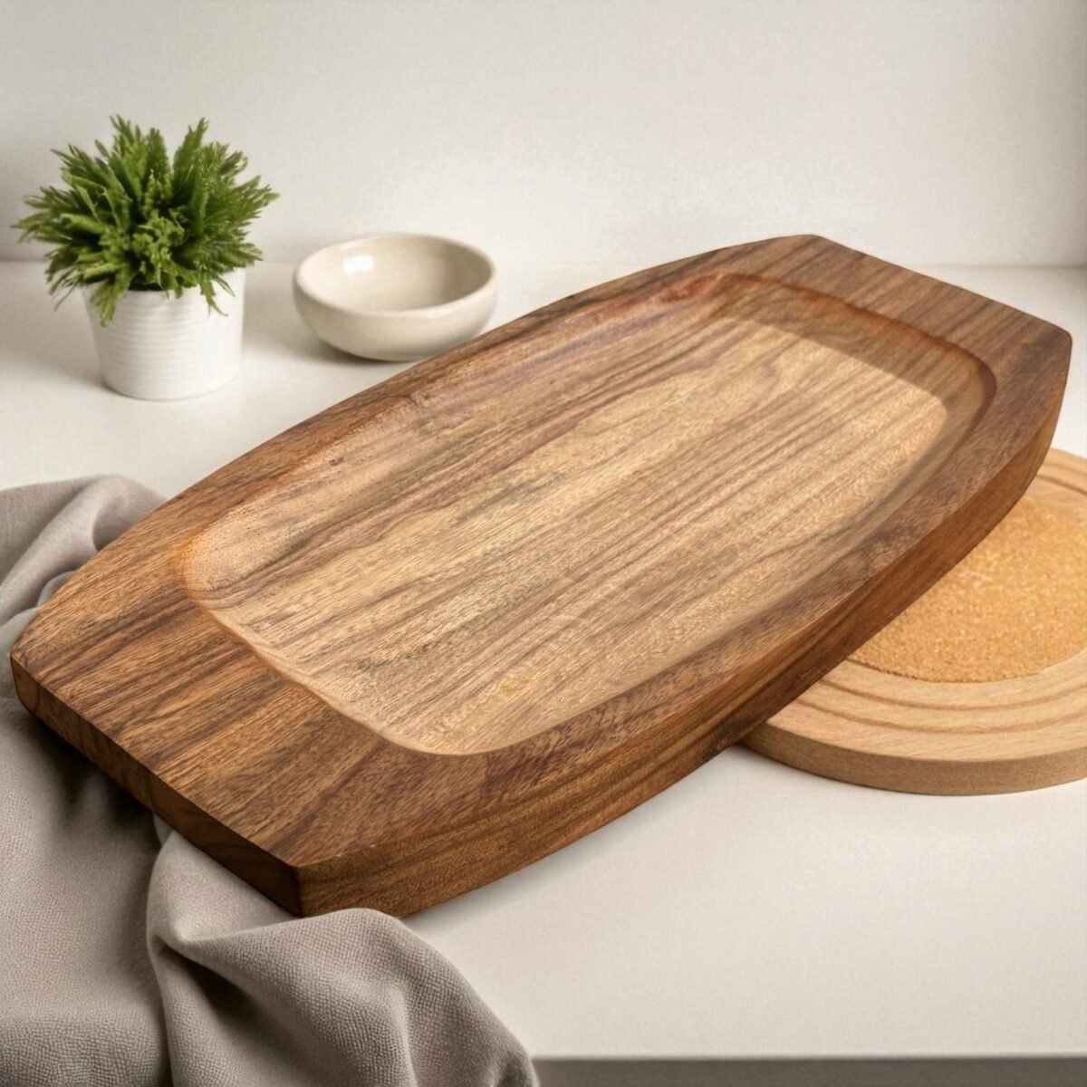 Continental Rosewood Cast Iron Sizzler Plate with Wooden Tray – 11x6 Inches by Harmiche