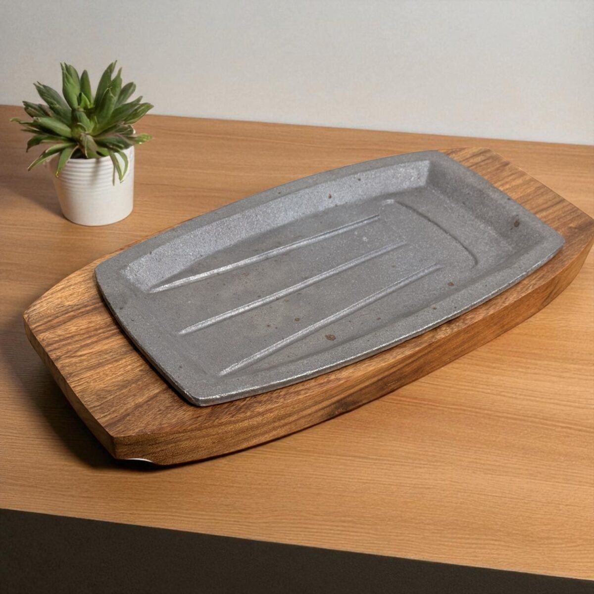 Continental Rosewood Cast Iron Sizzler Plate with Wooden Tray – 11x6 Inches by Harmiche