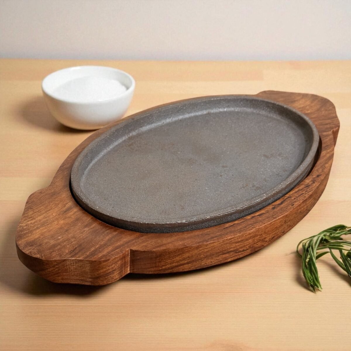 Oval Sizzler Plate Cast Iron with Rosewood Wooden Tray – 10x6 Inches by Harmiche