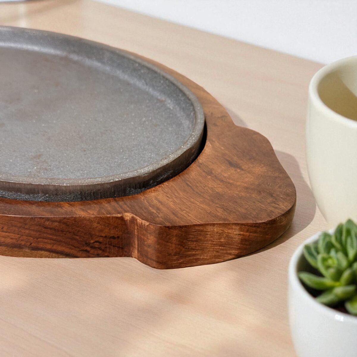 Oval Rosewood Cast Iron Sizzler Plate with Wooden Tray – 10x6 Inches by Harmiche