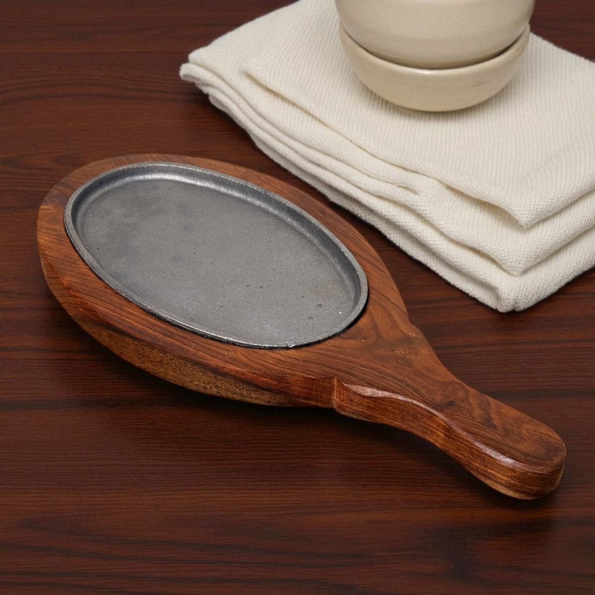 Oval Cast Iron Sizzler Plate with Handle & Wooden Tray – 8x5 Inches by Harmiche