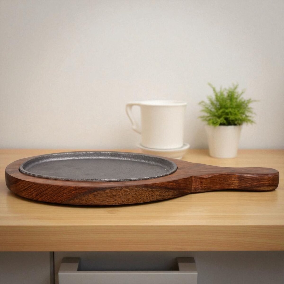 Oval Cast Iron Sizzler Plate with Handle & Wooden Tray – 8x5 Inches by Harmiche