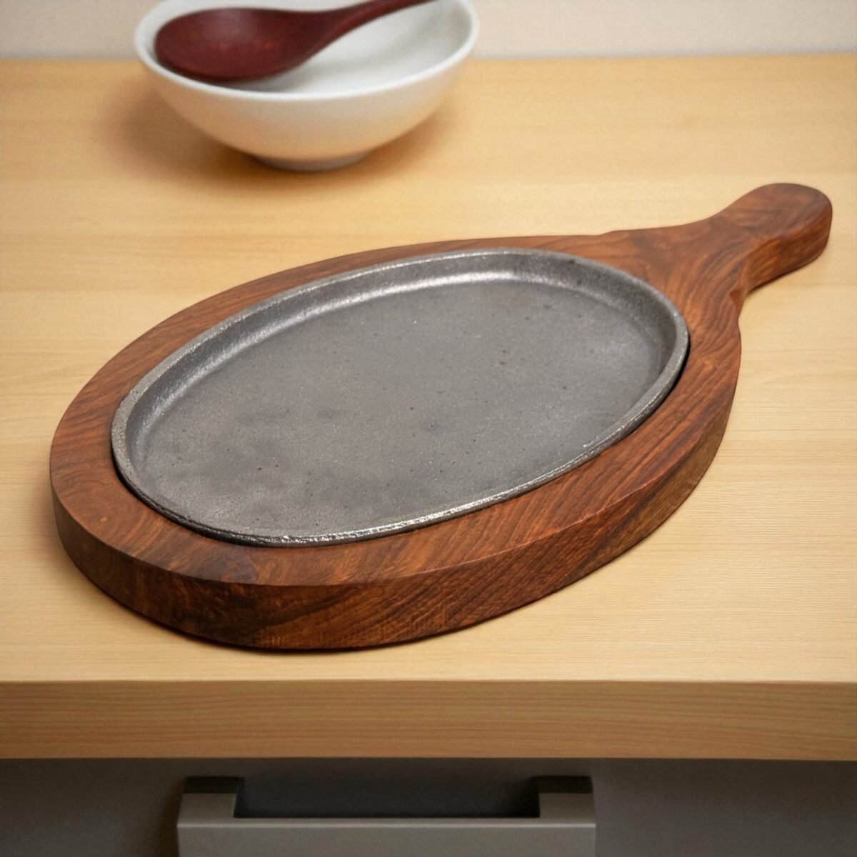 Oval Cast Iron Sizzler Plate & Wooden Tray with Handle – 8x5 Inches by Harmiche