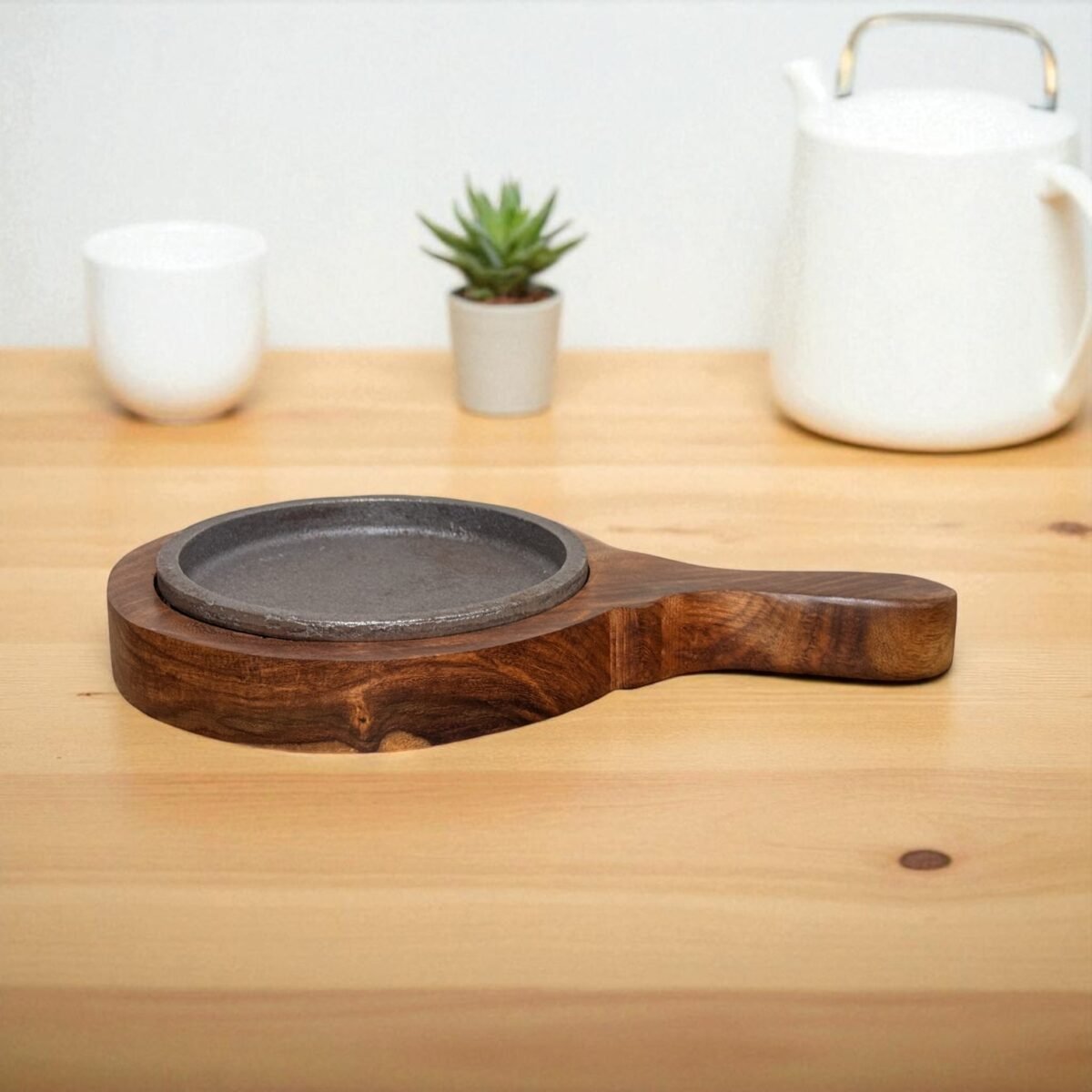 Mini Brownie Cast Iron Sizzler with Handle & Wooden Tray – 5 Inch Round by Harmiche