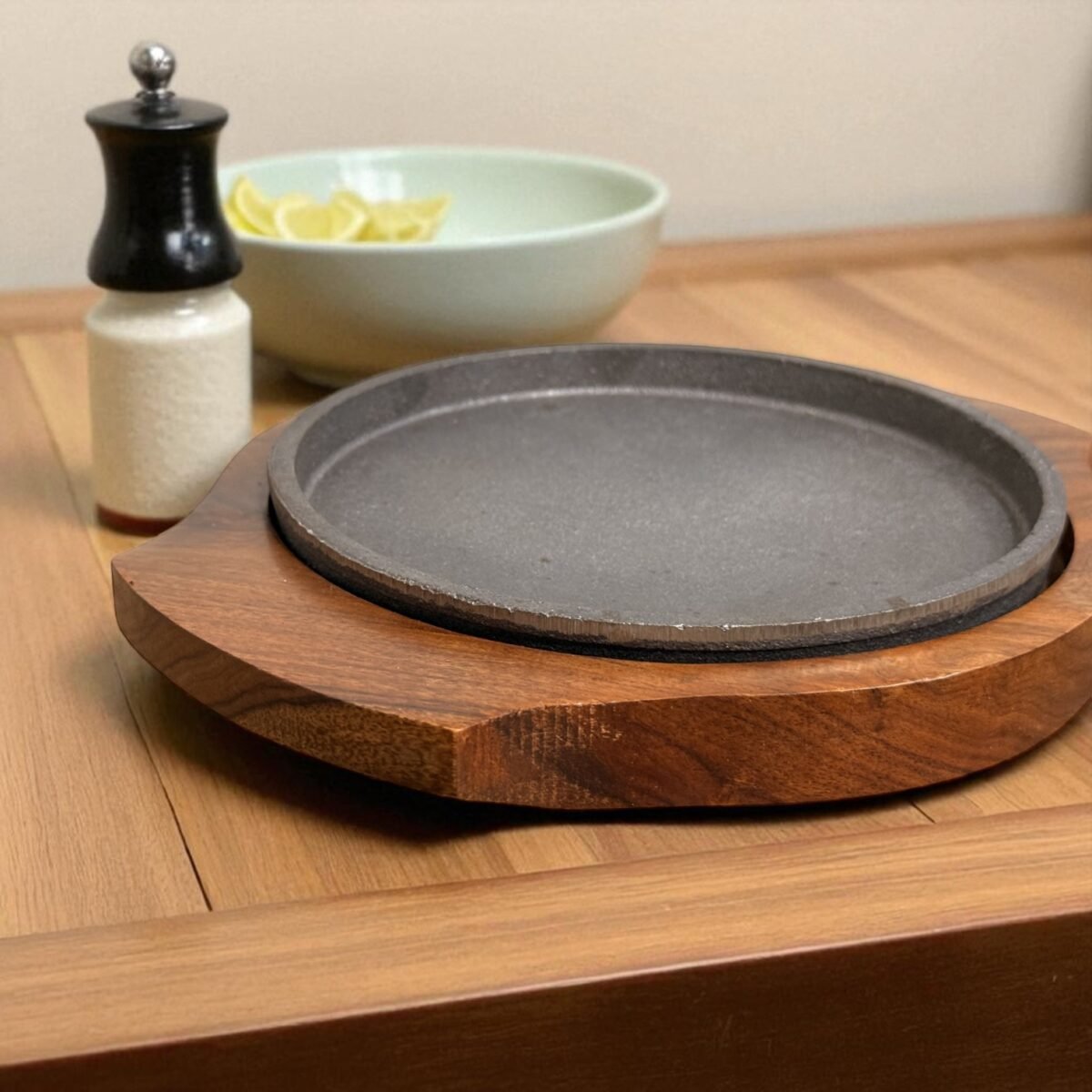 Mini Brownie Cast Iron Sizzler Plate with Wooden Tray – 7 Inch Round by Harmiche