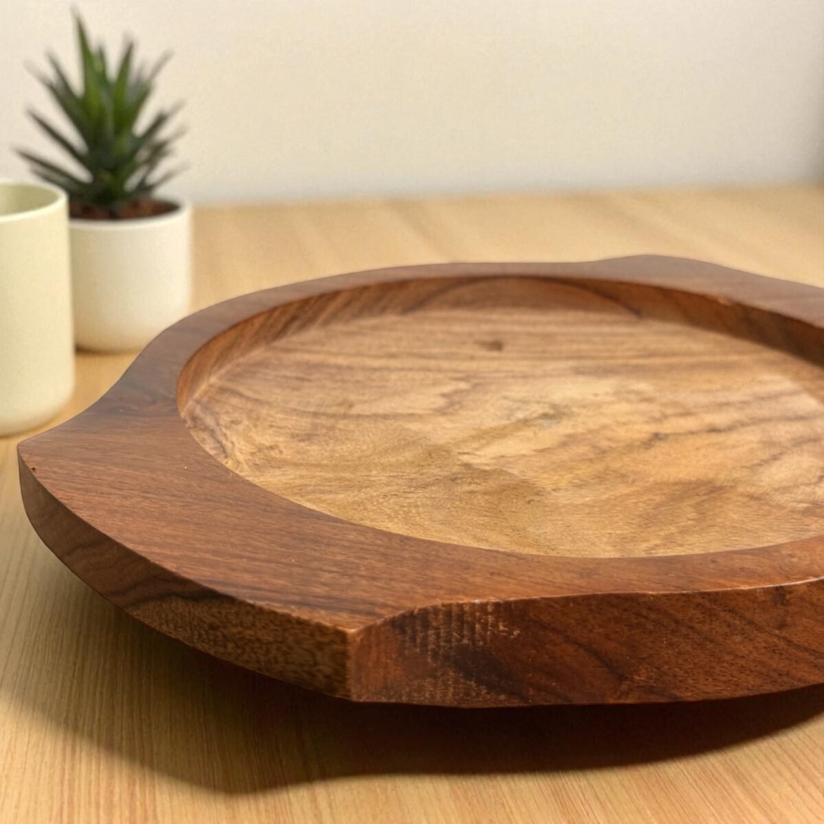 Mini Brownie Cast Iron Sizzler Plate with Wooden Tray – 7 Inch Round by Harmiche