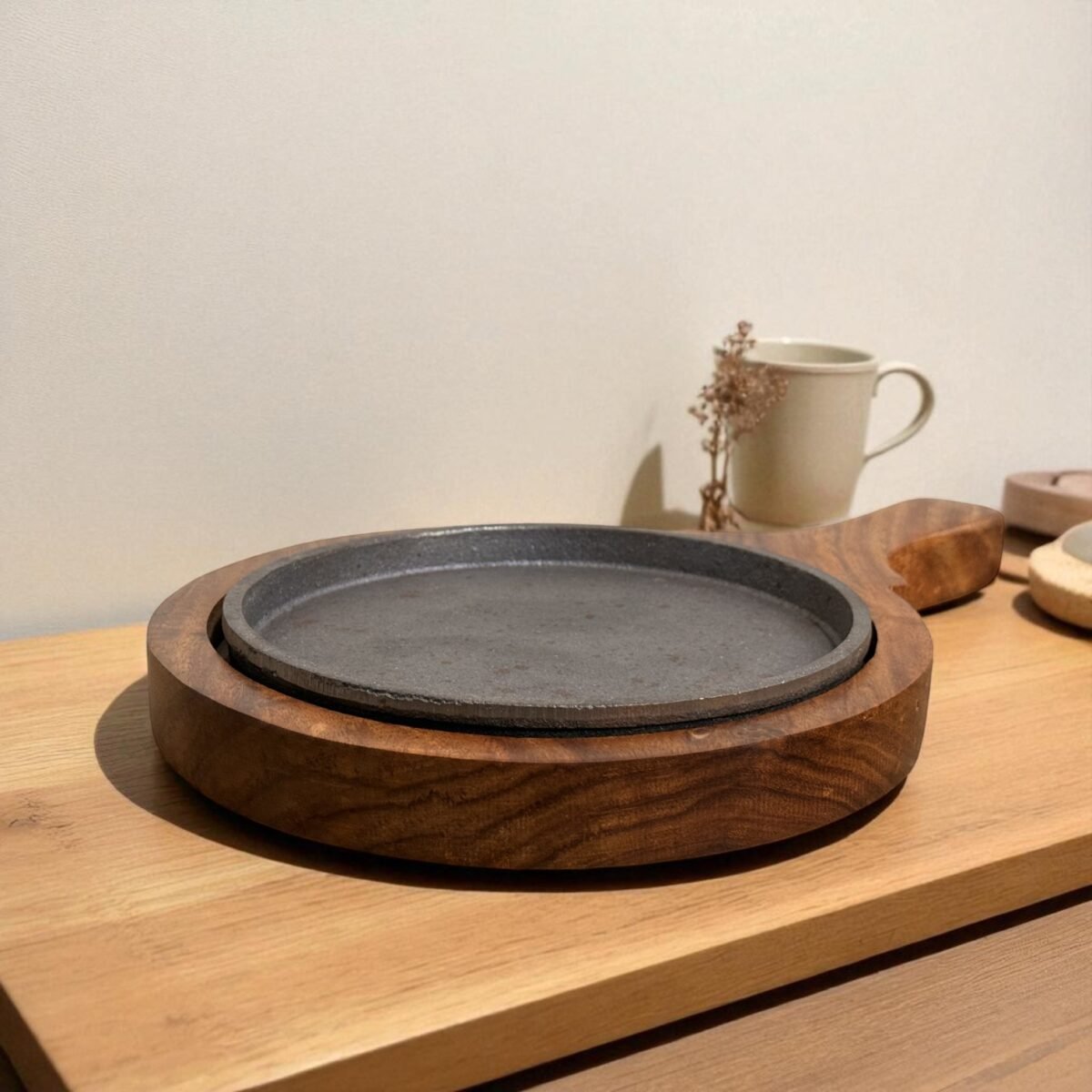 Premium Brownie Cast Iron Sizzler with Wooden Handle Tray – 7 Inch by Harmiche