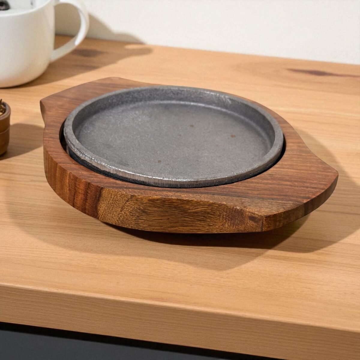 Mini Brownie Cast Iron Sizzler Plate with Wooden Tray – 6 Inch Round by Harmiche