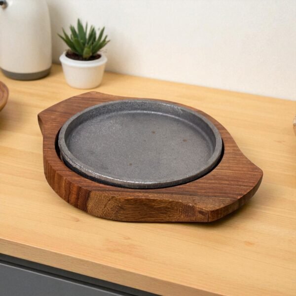 Mini Brownie Cast Iron Sizzler Plate with Wooden Tray – 6 Inch Round by Harmiche