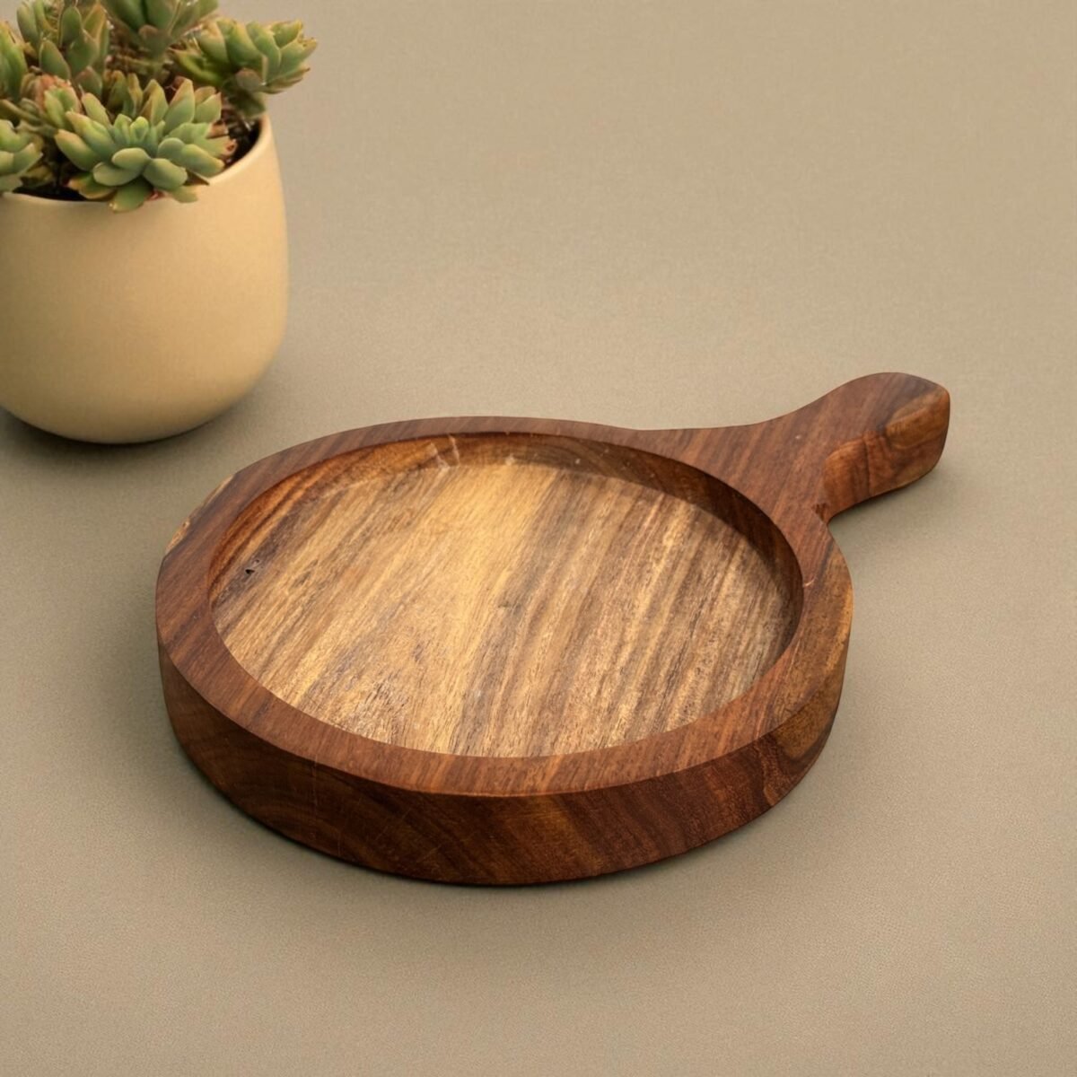 Classic Brownie Cast Iron Sizzler with Handle & Wooden Tray – 6 Inch by Harmiche