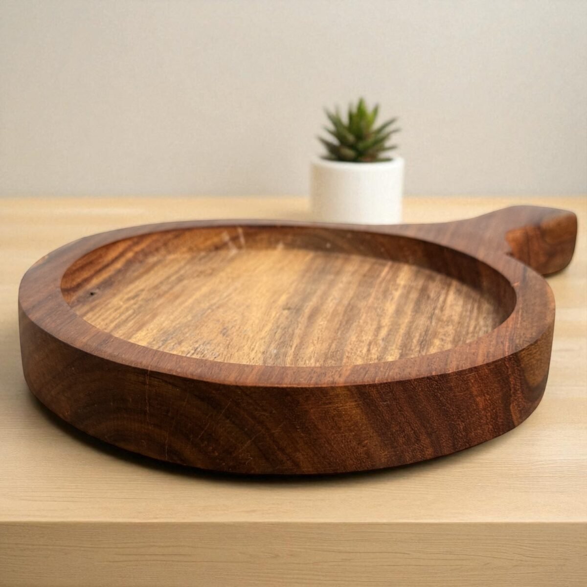 Classic Brownie Cast Iron Sizzler with Handle & Wooden Tray – 6 Inch by Harmiche