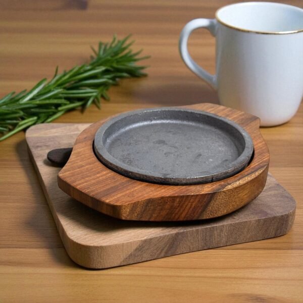 Mini Brownie Cast Iron Sizzler Plate with Wooden Tray – 5 Inch Round by Harmiche