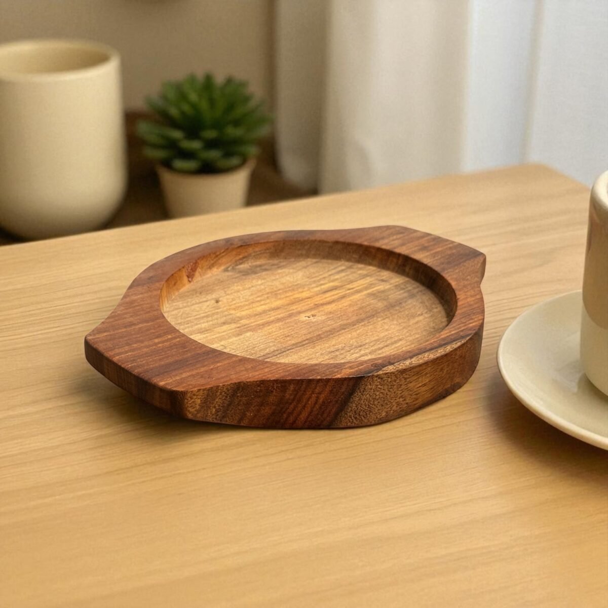 Mini Brownie Cast Iron Sizzler Plate with Wooden Tray – 5 Inch Round by Harmiche