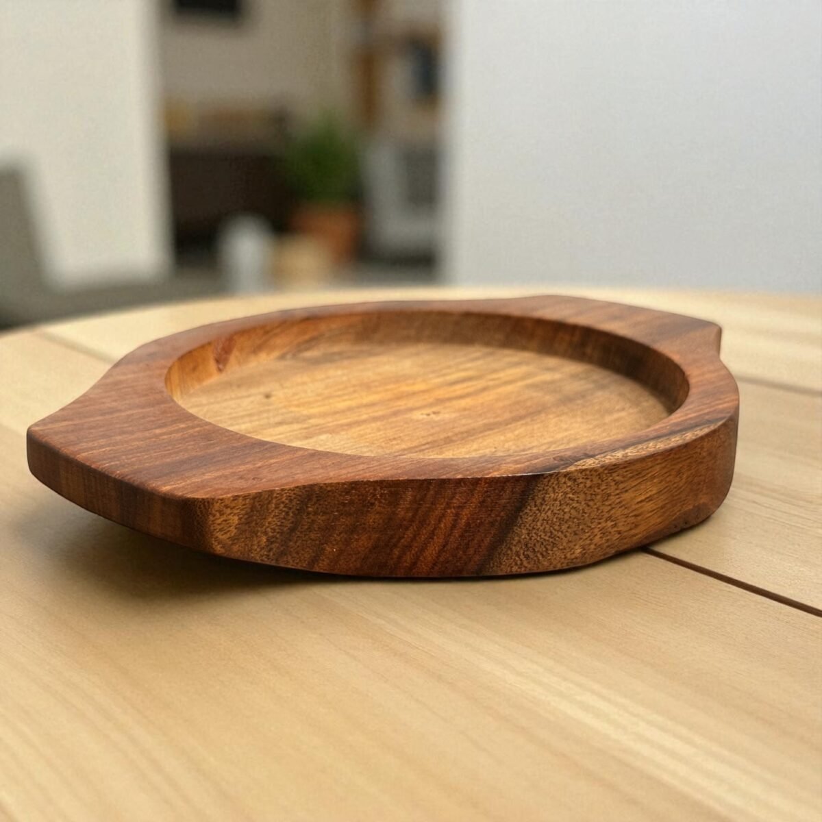 Mini Brownie Cast Iron Sizzler Plate with Wooden Tray – 5 Inch Round by Harmiche