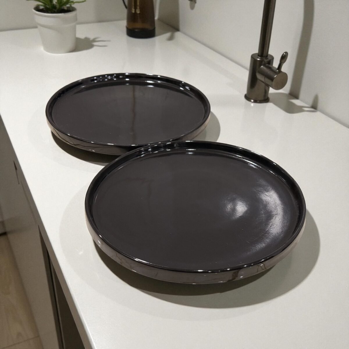 Harmiche Noir Glaze Ceramic Dinner Plate Set of 2 (9-inch, Rimmed) – Handcrafted Luxury Tableware