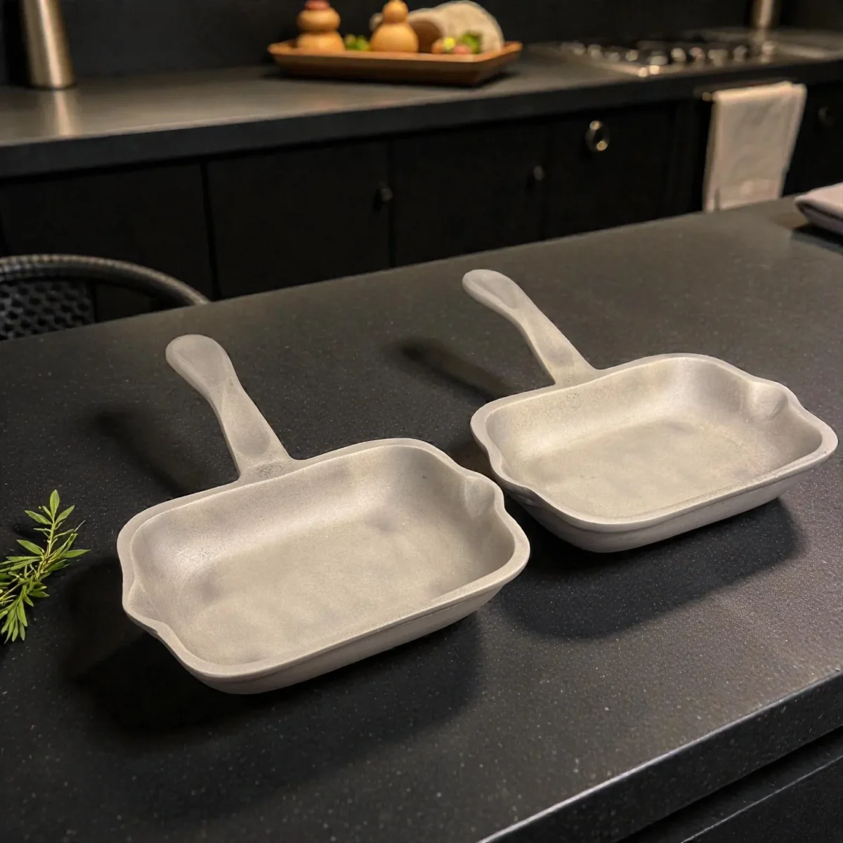 Harmiche SizzleSquare Hard Anodised Aluminium Mini Serving Pans with Handle – Set of 2 (18 × 13.5 cm)