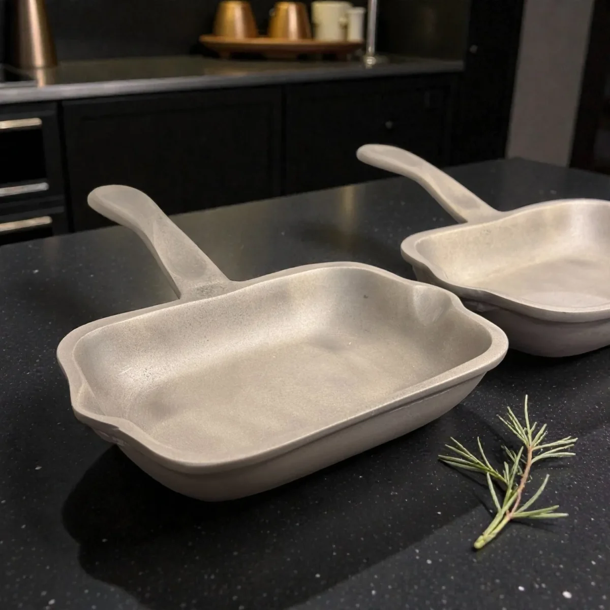 Harmiche SizzleSquare Hard Anodised Aluminium Mini Serving Pans with Handle – Set of 2 (18 × 13.5 cm)