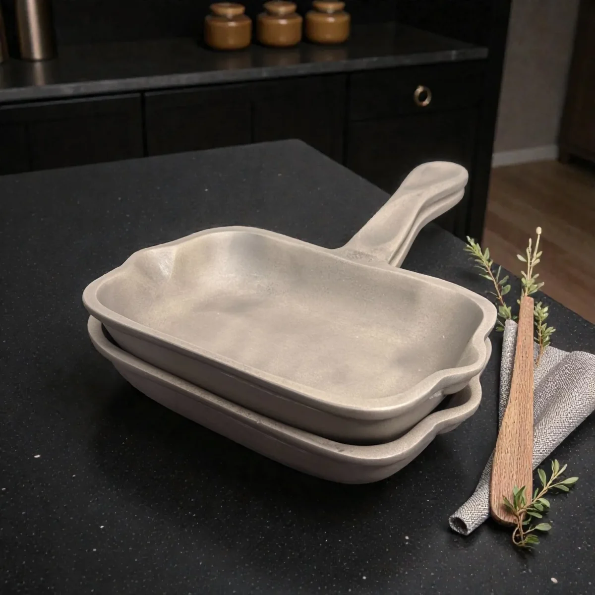 Harmiche SizzleSquare Hard Anodised Aluminium Mini Serving Pans with Handle – Set of 2 (18 × 13.5 cm)