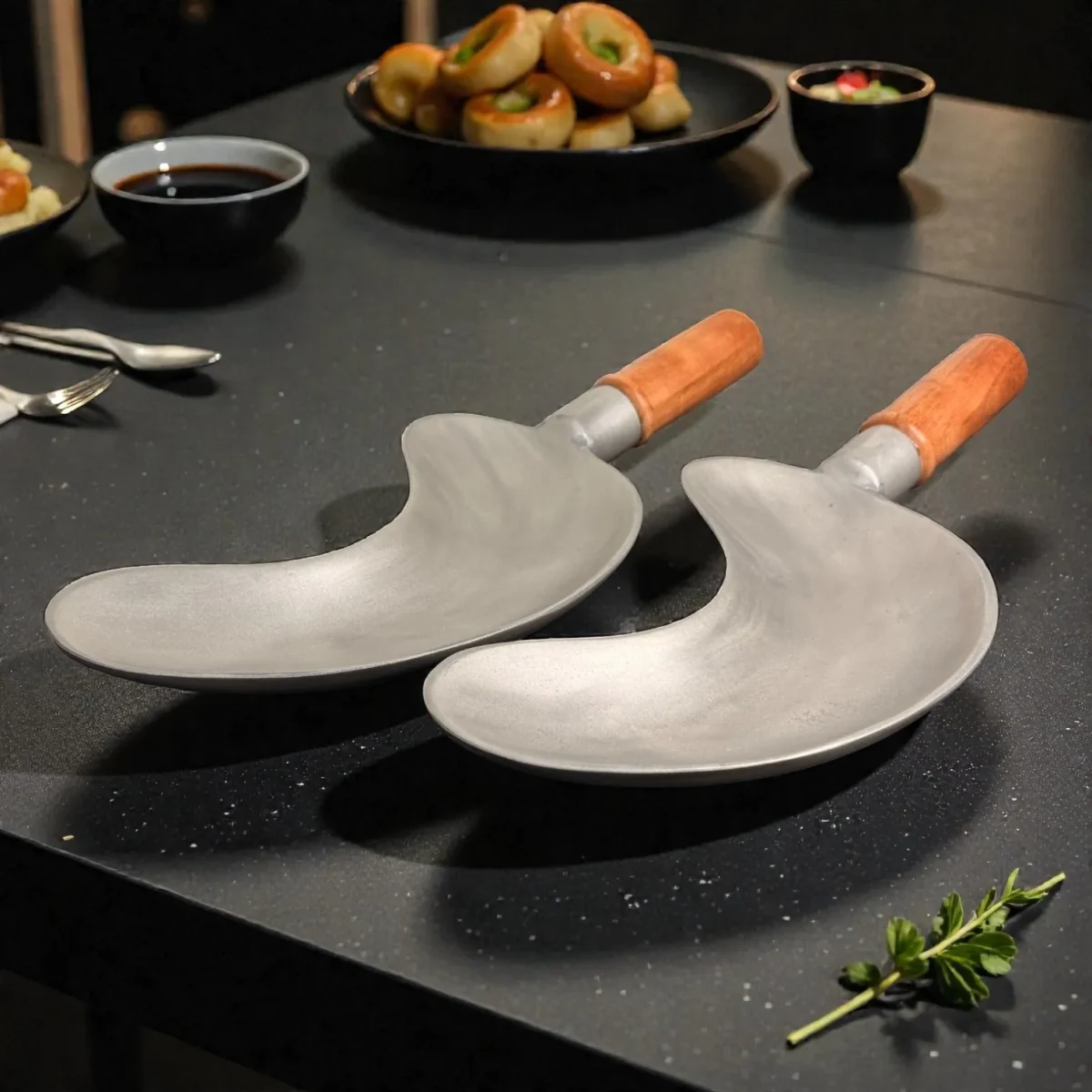 Harmiche SizzleCrescent Hard Anodised Aluminium Curved Servers with Wooden Handle – Set of 2 (25 × 9 cm)