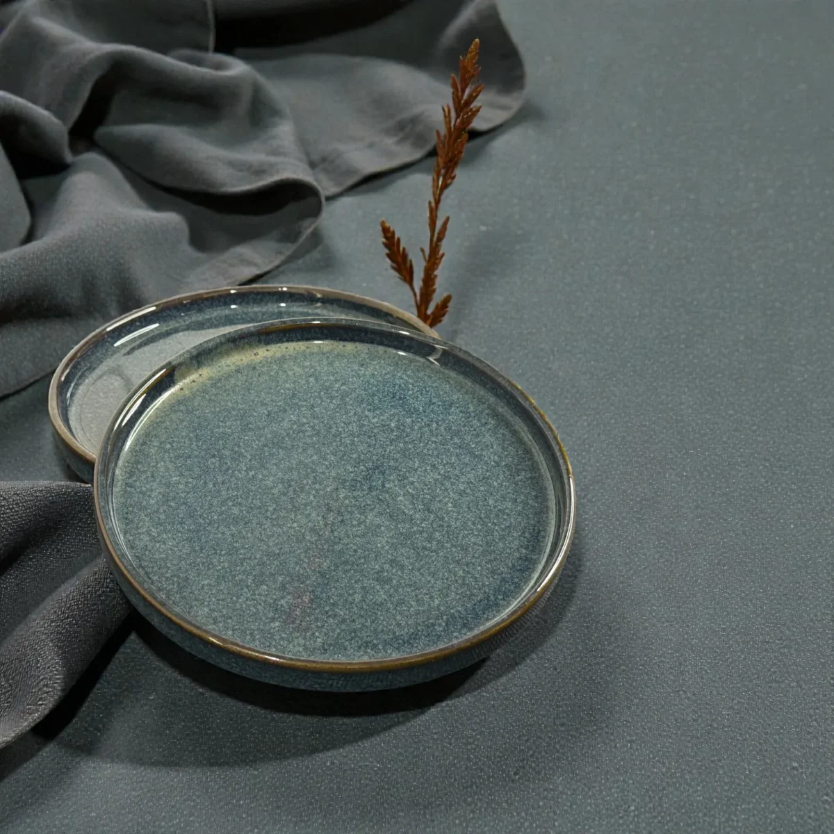 Harmiche Storm Ash Slate-Speckle Rimmed Ceramic Quarter Plates (Set of 2) – 8 Inch