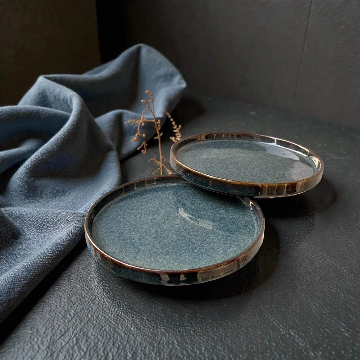 Harmiche Storm Ash Slate-Speckle Rimmed Ceramic Quarter Plates (Set of 2) – 8 Inch