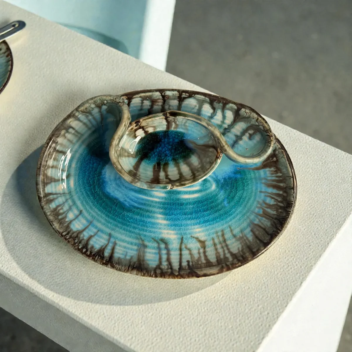 Harmiche Laguna Luxe Crackle Glaze Oval Chip & Dip Platter with Centre Dip Bowl – Coastal Blue (10 x 7.5 Inch)