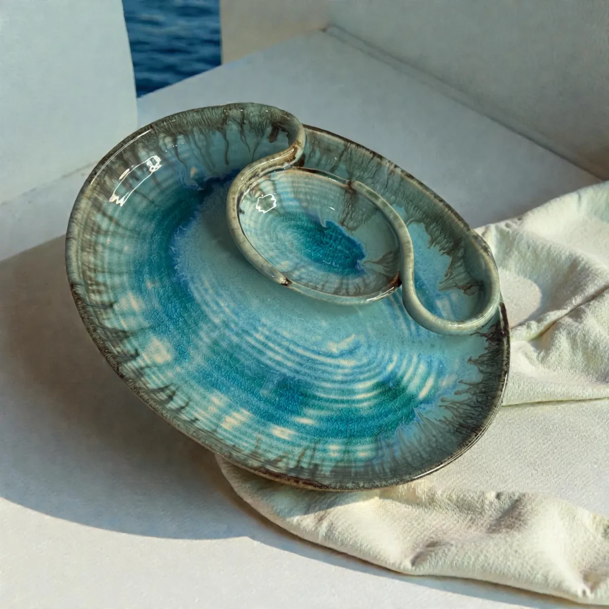 Harmiche Laguna Luxe Crackle Glaze Ceramic Medium Oval Chip and Dip Platter with Centre Dip Bowl – Coastal Blue (12 x 9 Inch)
