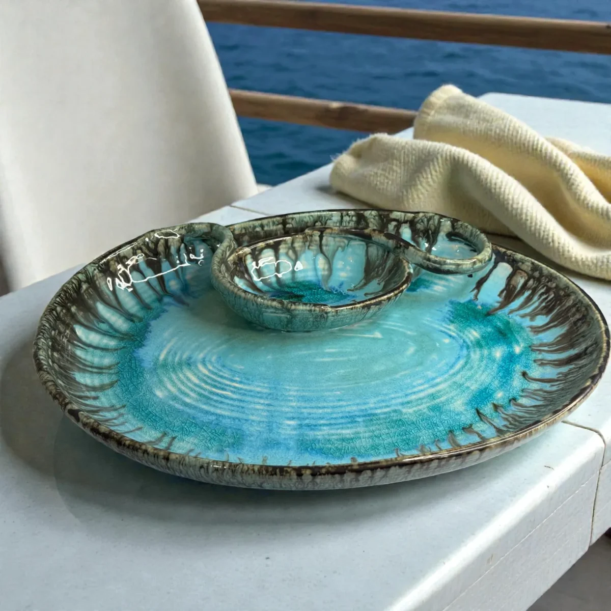 Harmiche Laguna Luxe Crackle Glaze Ceramic Large Oval Chip and Dip Platter with Centre Dip Bowl – Coastal Blue (14 x 10.5 Inch)