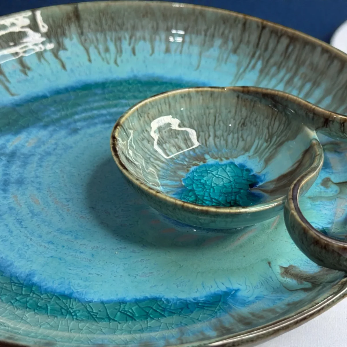 Harmiche Laguna Luxe Crackle Small Round Ceramic Chip and Dip Platter (10 Inch) – Aqua Blue Snack Serving Platter with Built-in Dip Bowl