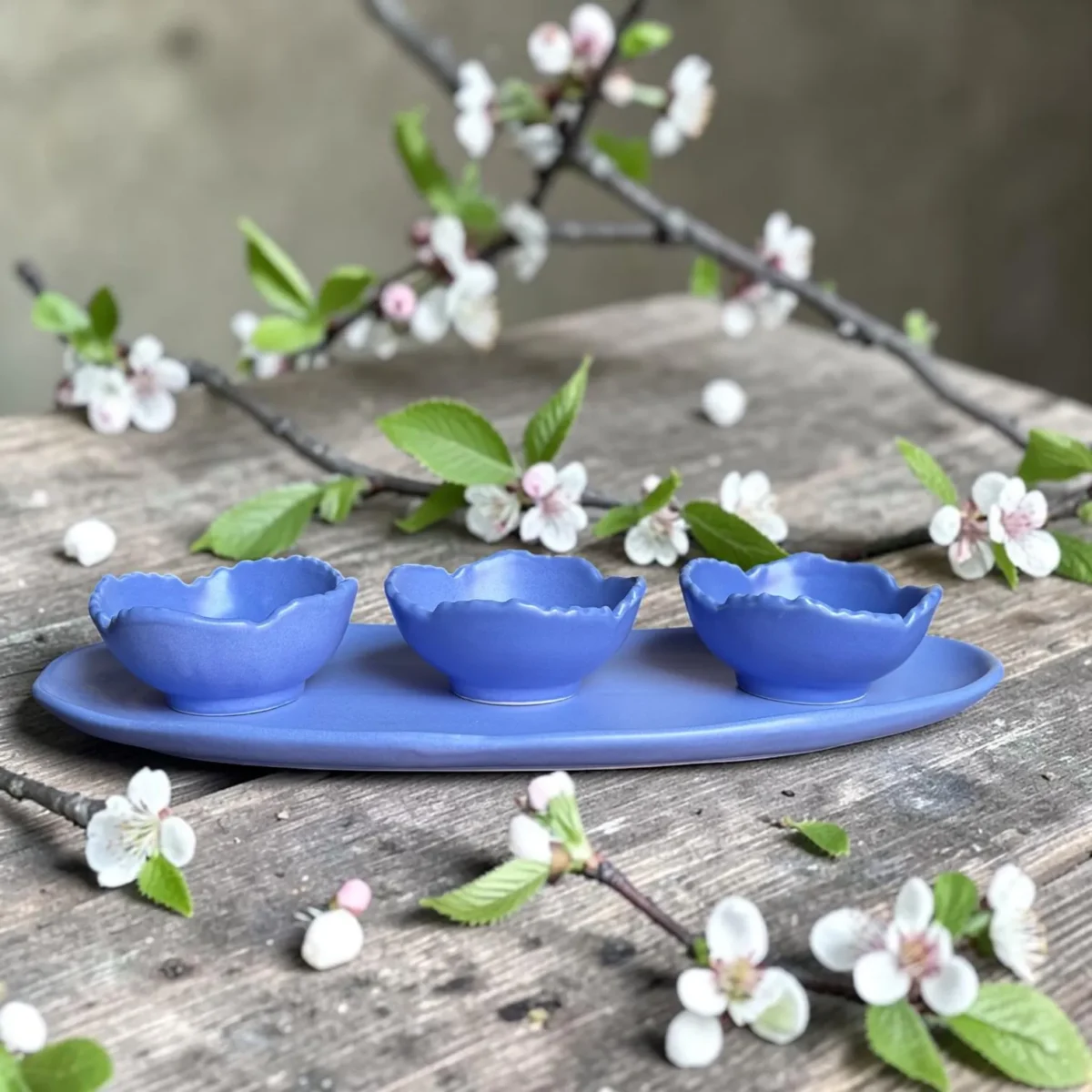 Harmiche Iris Bloom Handcrafted Ceramic Snack & Dry Fruit Bowl Set of 3 with Oval Tray – Scallop Edge, 150ml, Periwinkle Blue