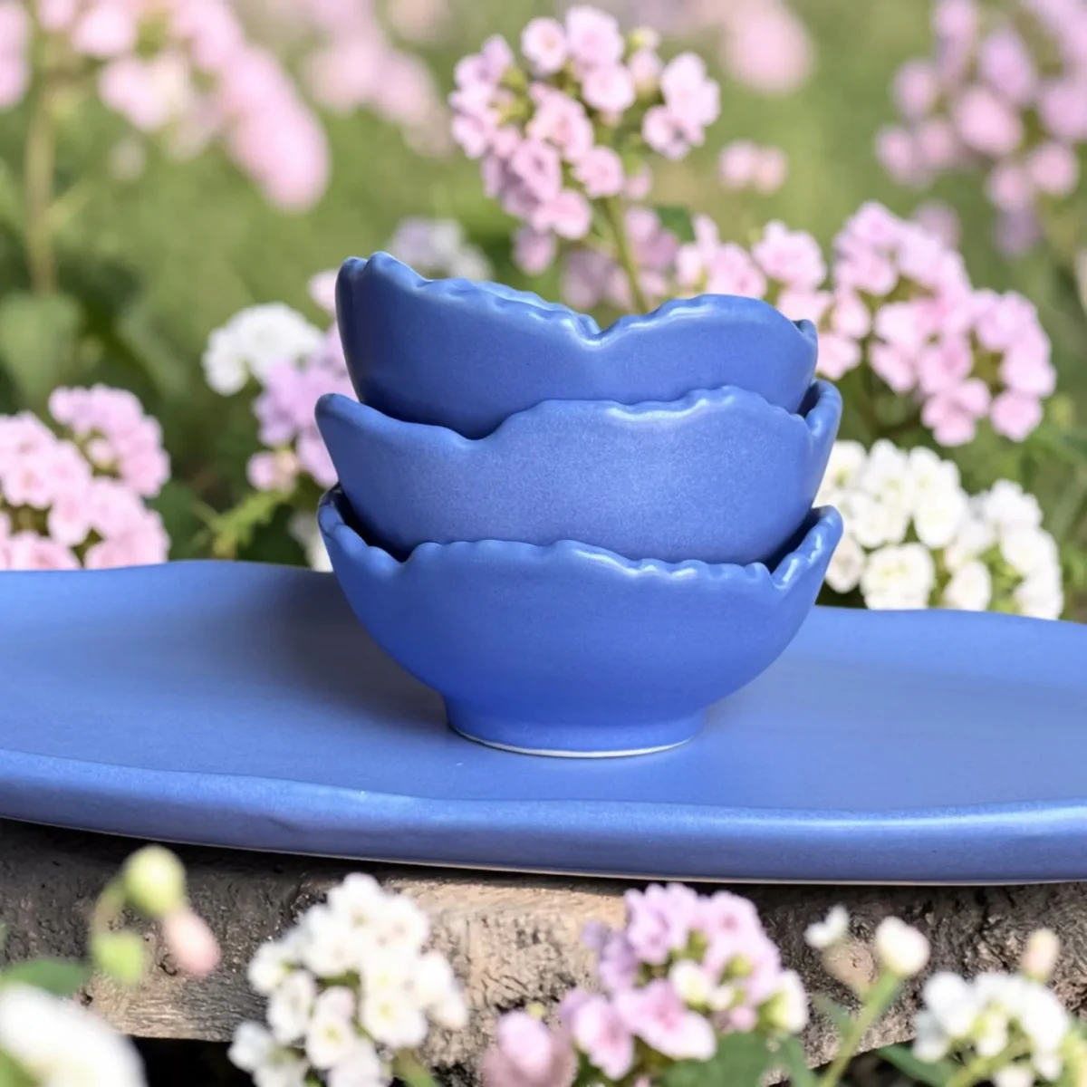 Harmiche Iris Bloom Handcrafted Ceramic Snack & Dry Fruit Bowl Set of 3 with Oval Tray – Scallop Edge, 150ml, Periwinkle Blue
